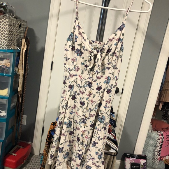 American Eagle Outfitters Dresses & Skirts - Floral button up tie front dress
